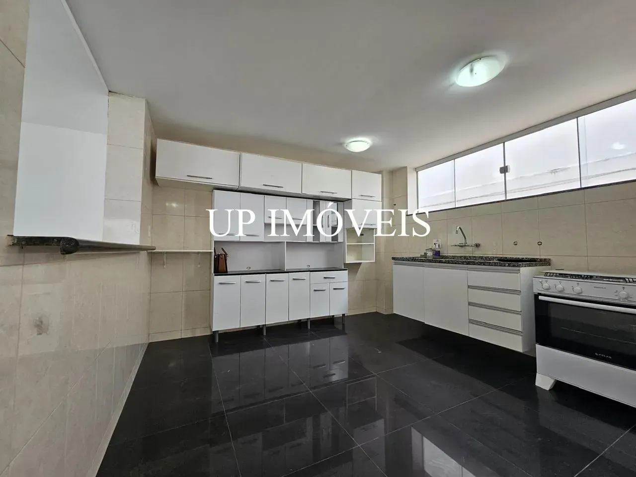House with separate kitchen, 5 bedrooms and 450 m² — photo 2