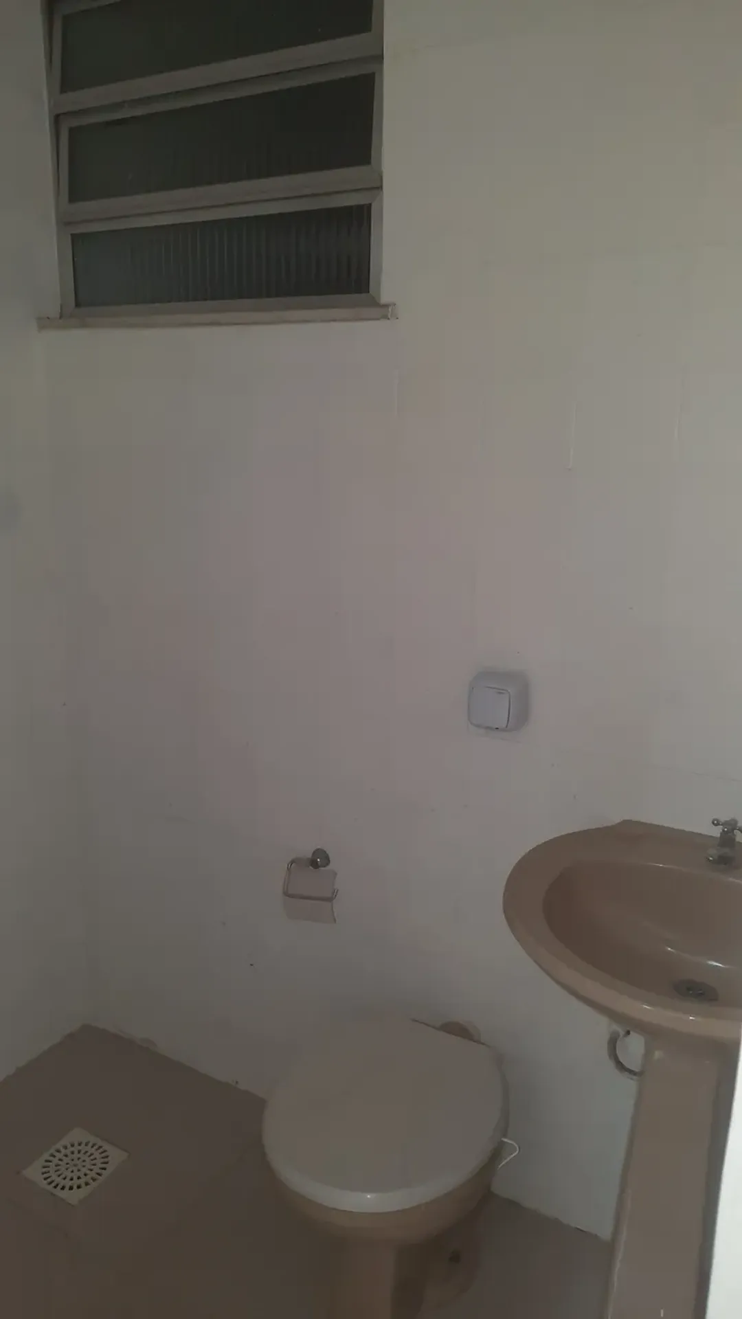 Walk-in closet in a 2-bedroom apartment, 95 m² — photo 11