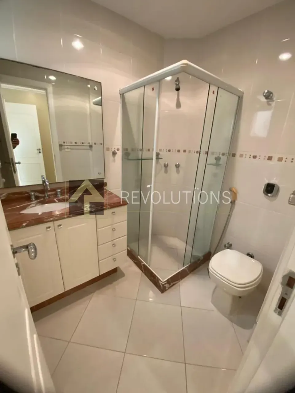 Apartamento de 3 quartos e 5 banheiros com varanda — photo 6