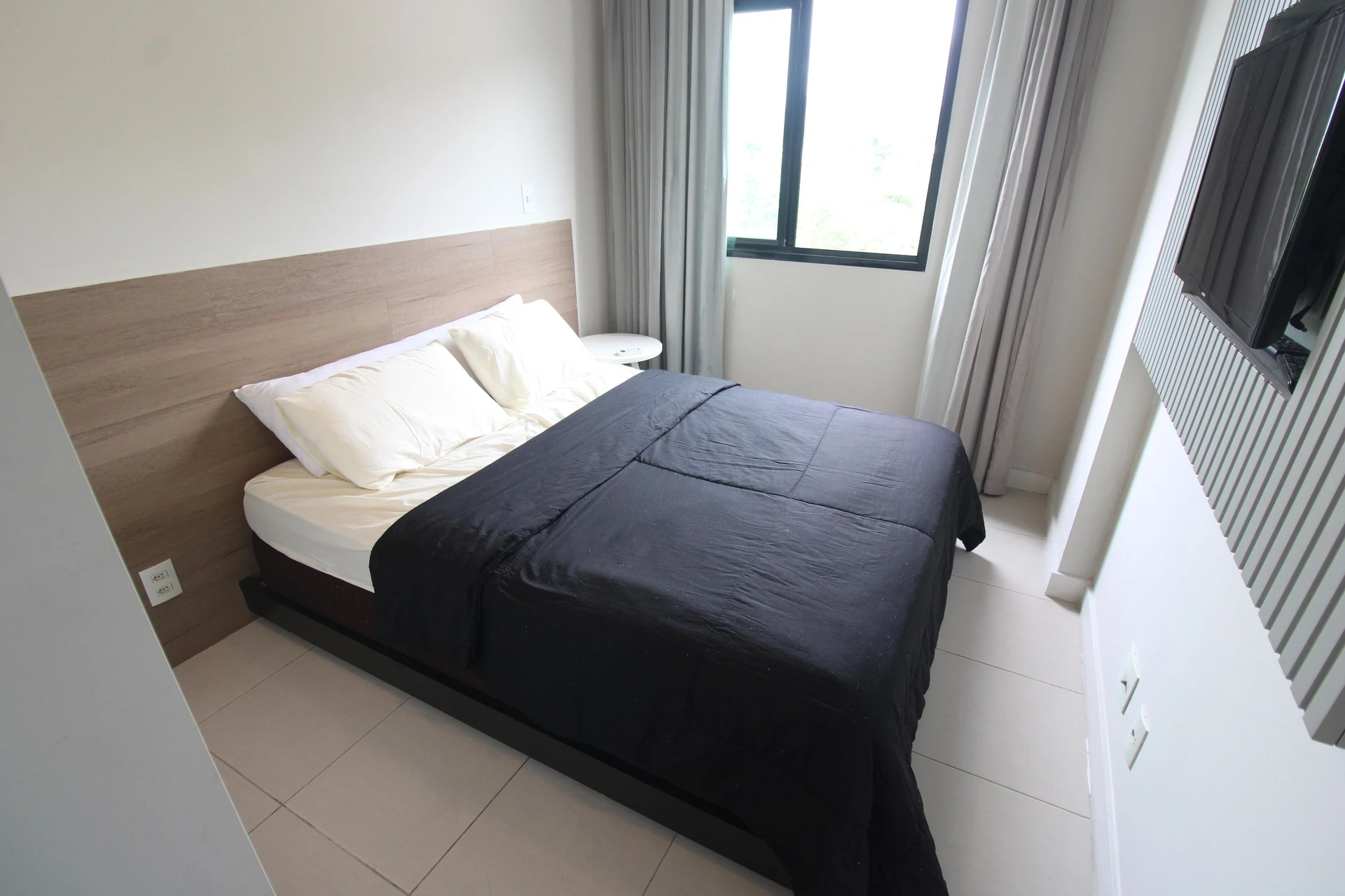 Furnished studio with 1 bedroom and balcony — photo 4