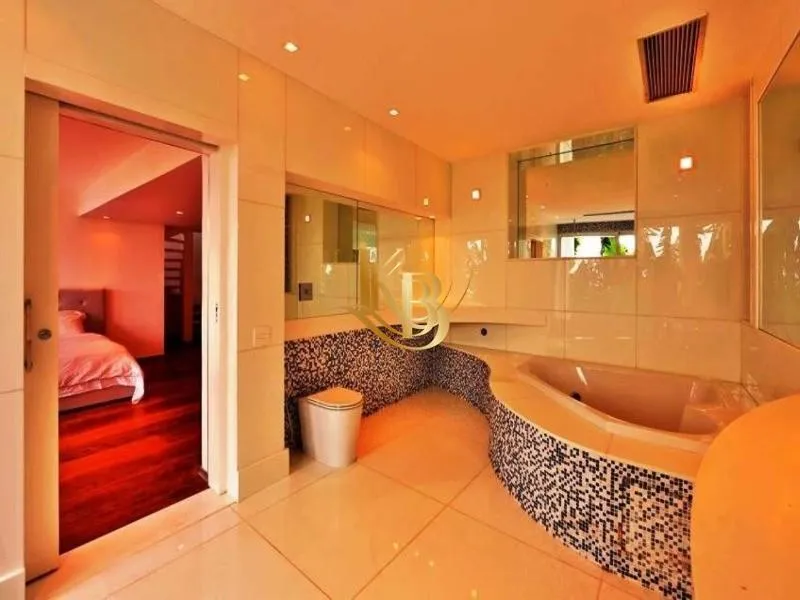 Unfurnished house with 5 bedrooms and 5 bathrooms — photo 19