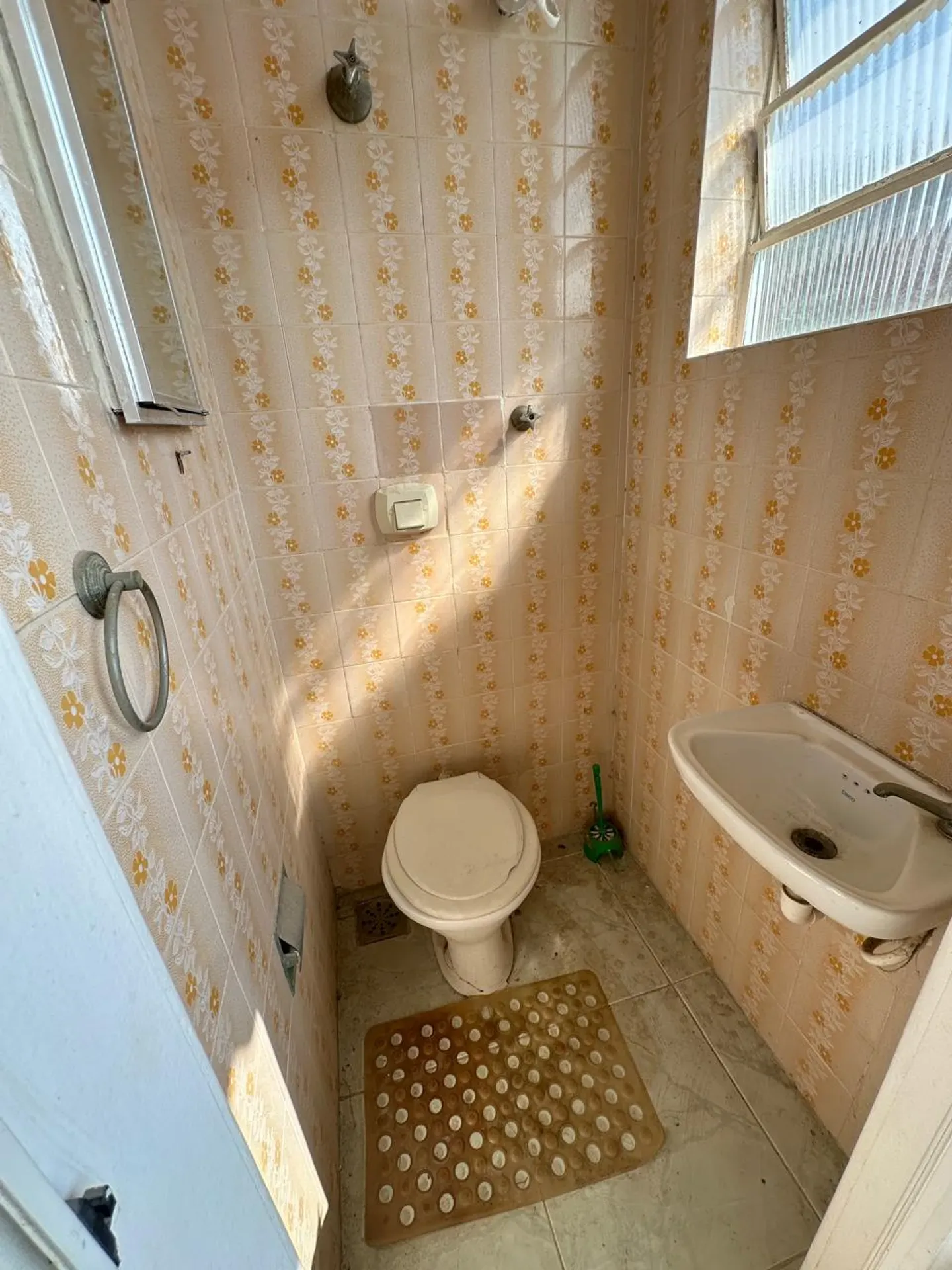 Unfurnished apartment with a private garden — photo 9