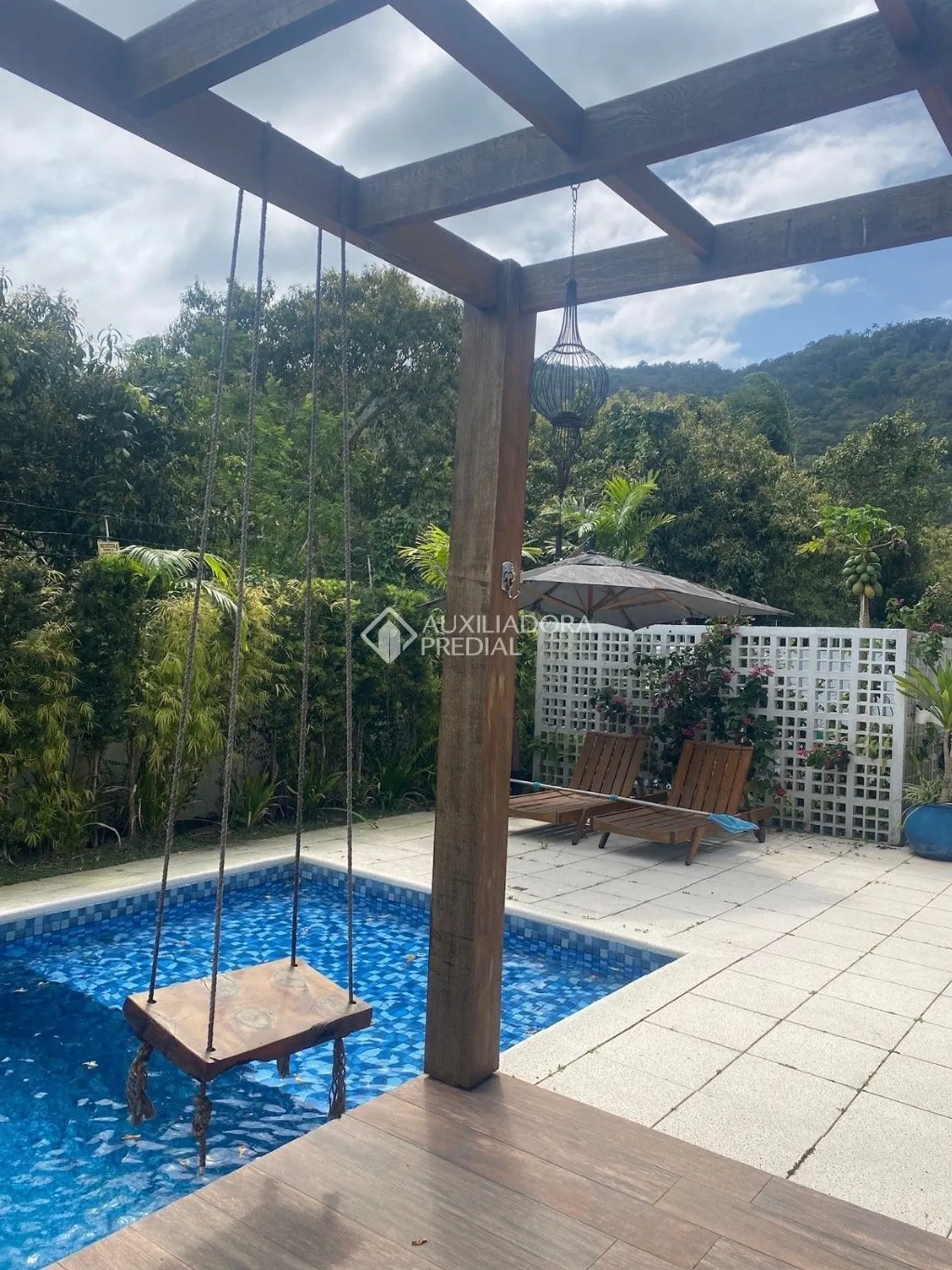 Furnished 250 m² house with 3 bedrooms and 5 bathrooms — photo 10