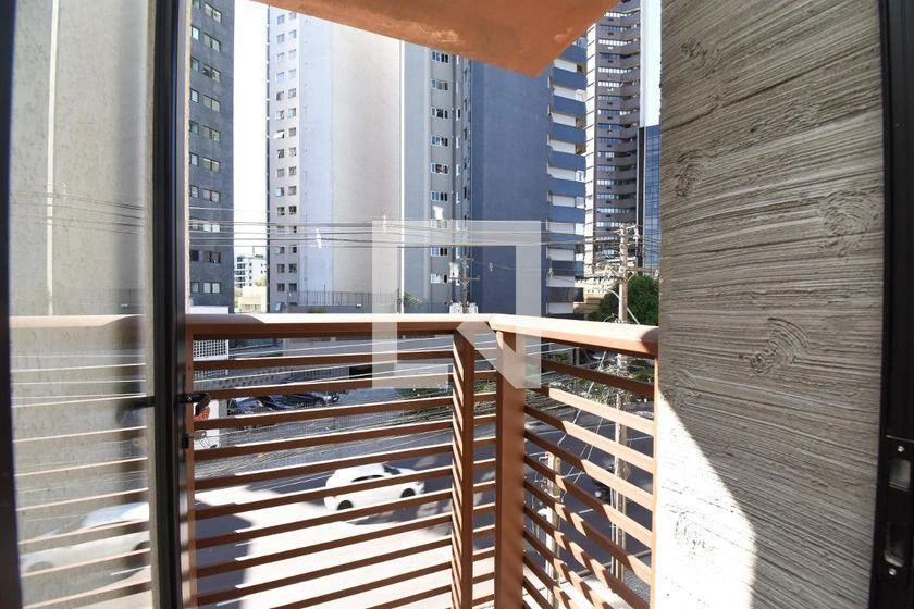 Furnished 1-bedroom apartment with enclosed balcony — photo 6