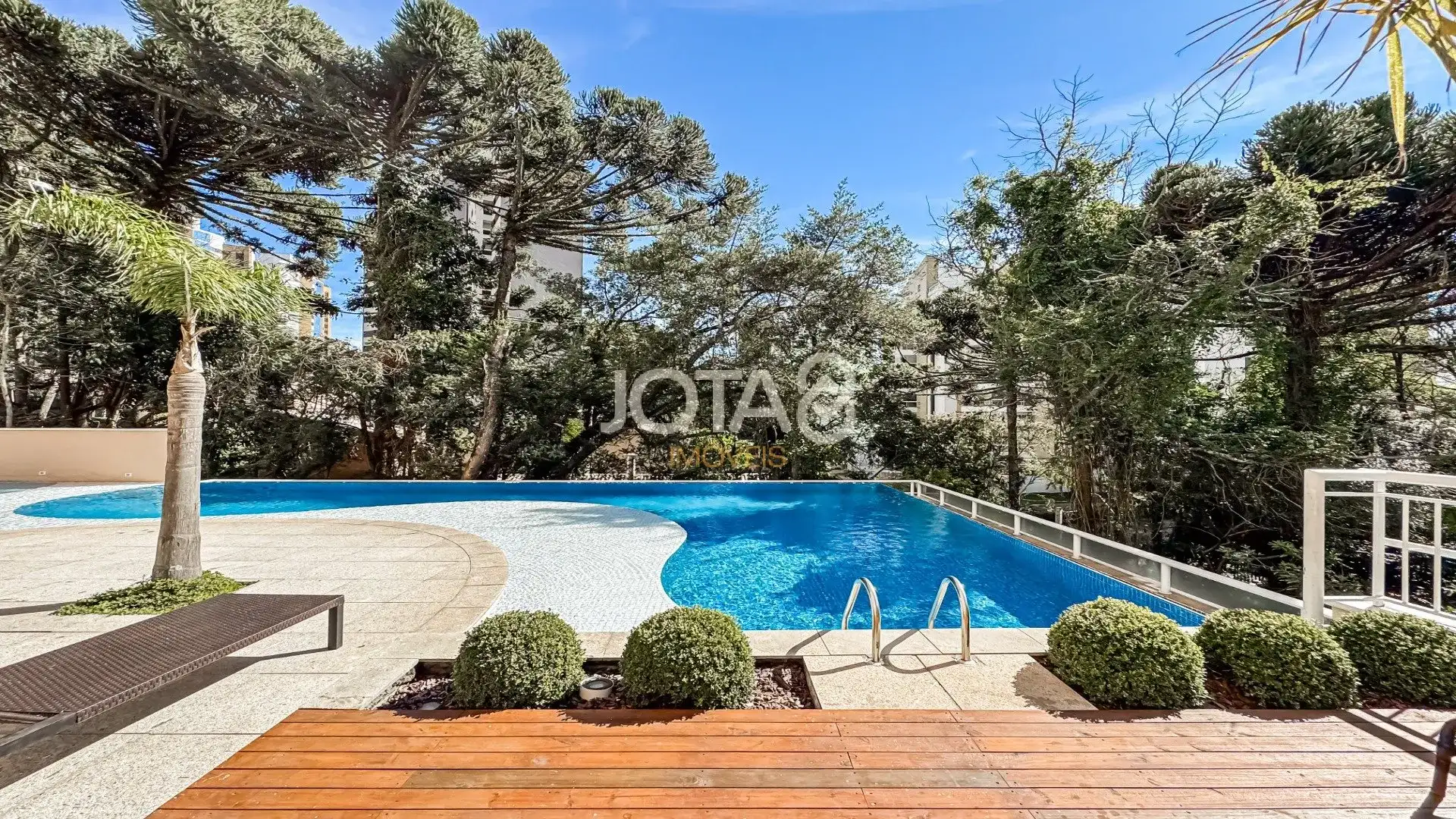 3-bedroom apartment with 185 m² and private BBQ space — photo 41