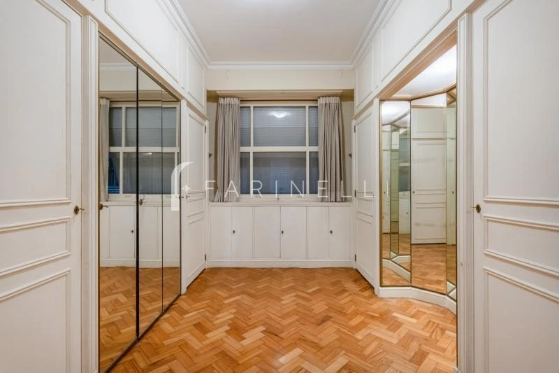248 m² apartment with 3 bedrooms and 4 bathrooms — photo 13