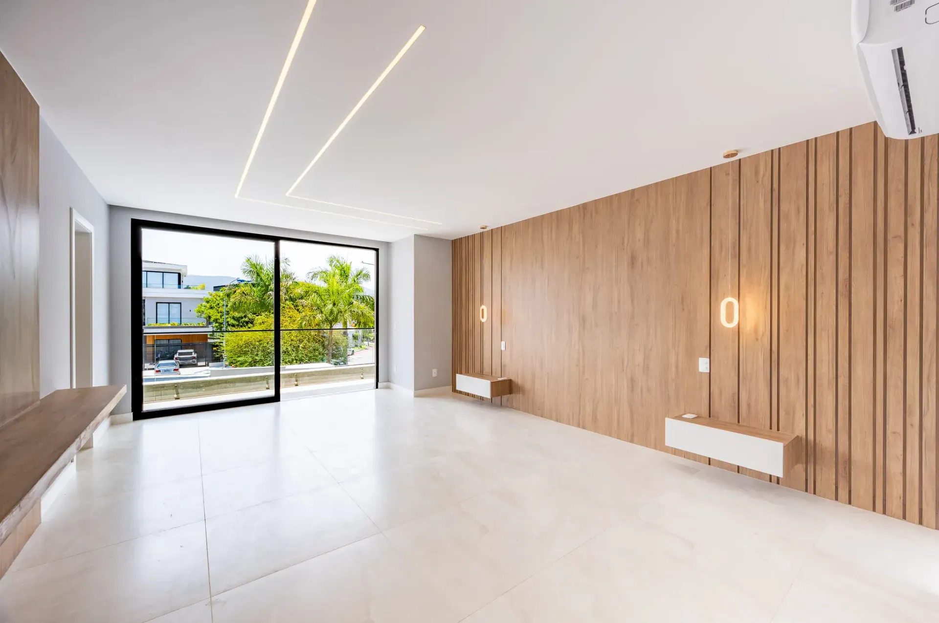 Furnished house with 5 suites and floor-to-ceiling windows — photo 25