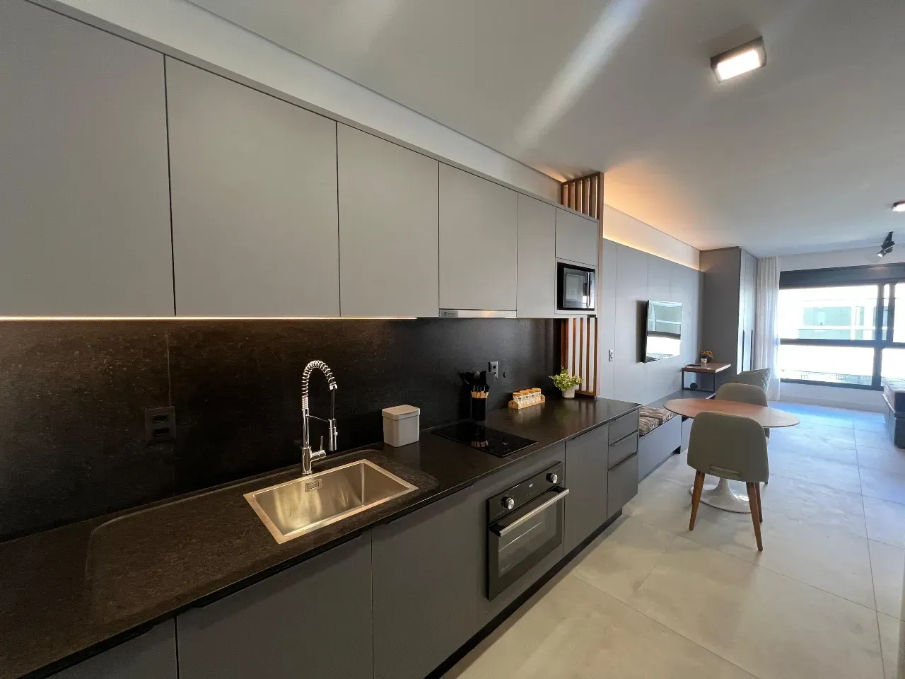 Apartamento mobiliado de 42 m² com cozinha aberta — photo 19