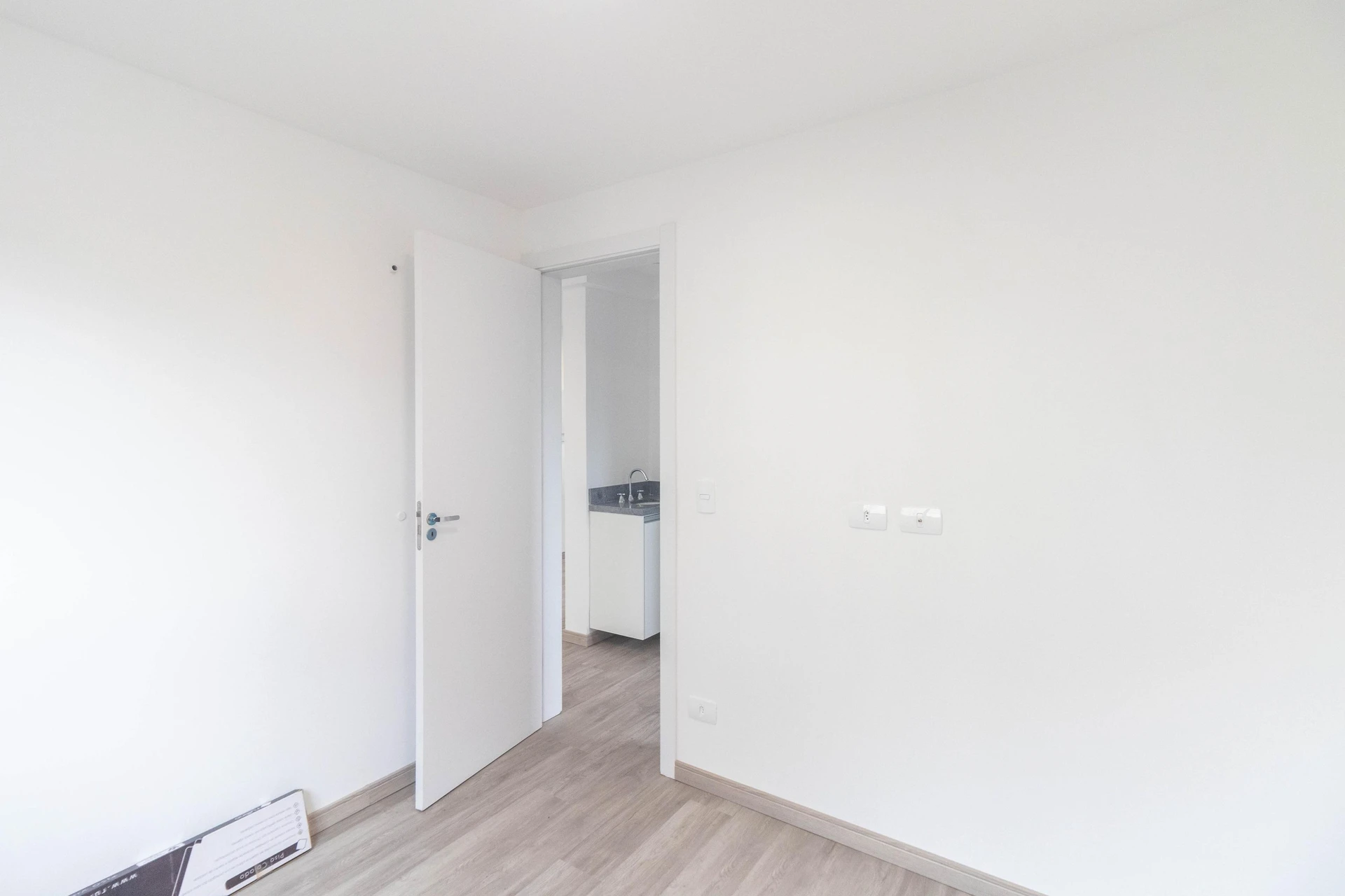 2-bedroom apartment in a building with a gym — photo 27