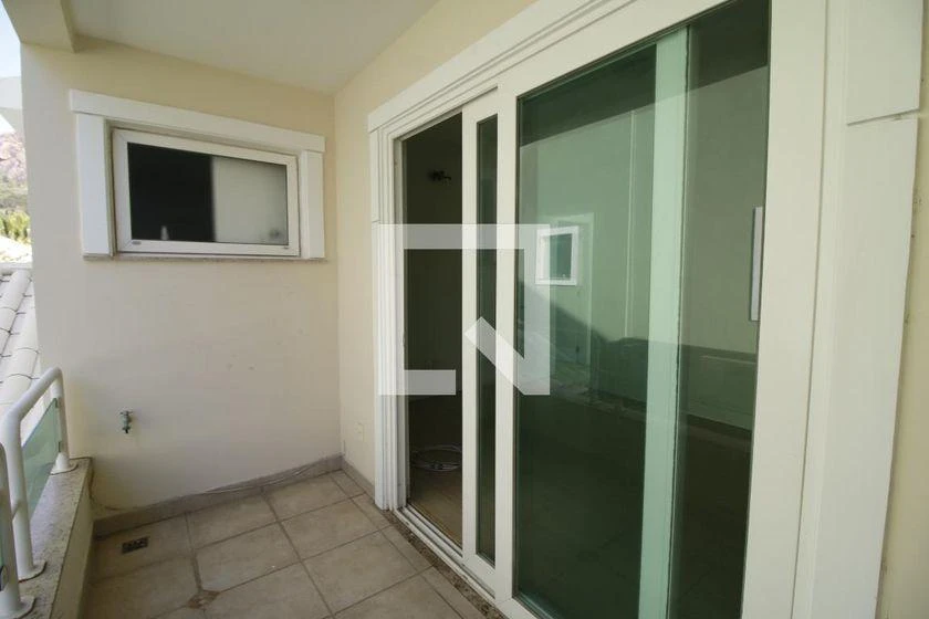 House with 4 en-suite bedrooms and 597 m², 4 parking — photo 46
