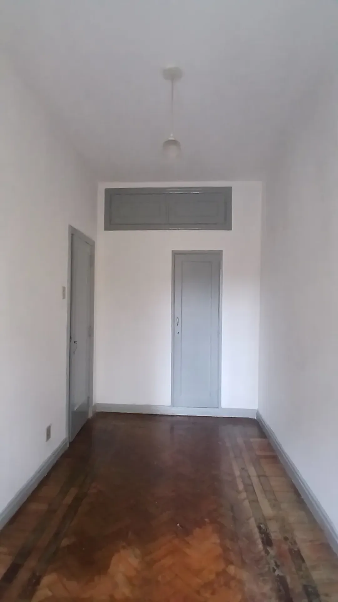 Apartment on the 2nd floor with wood or laminate floors — photo 4