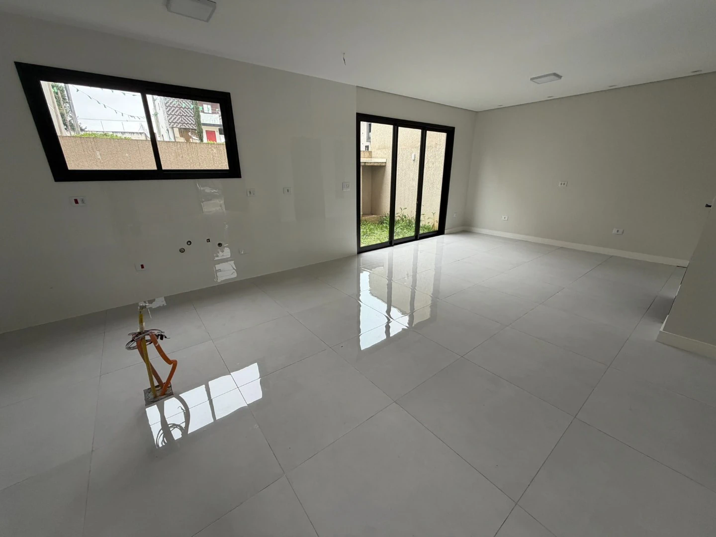 Floor-to-ceiling windows in a 3-bedroom house, 170 m² — photo 8