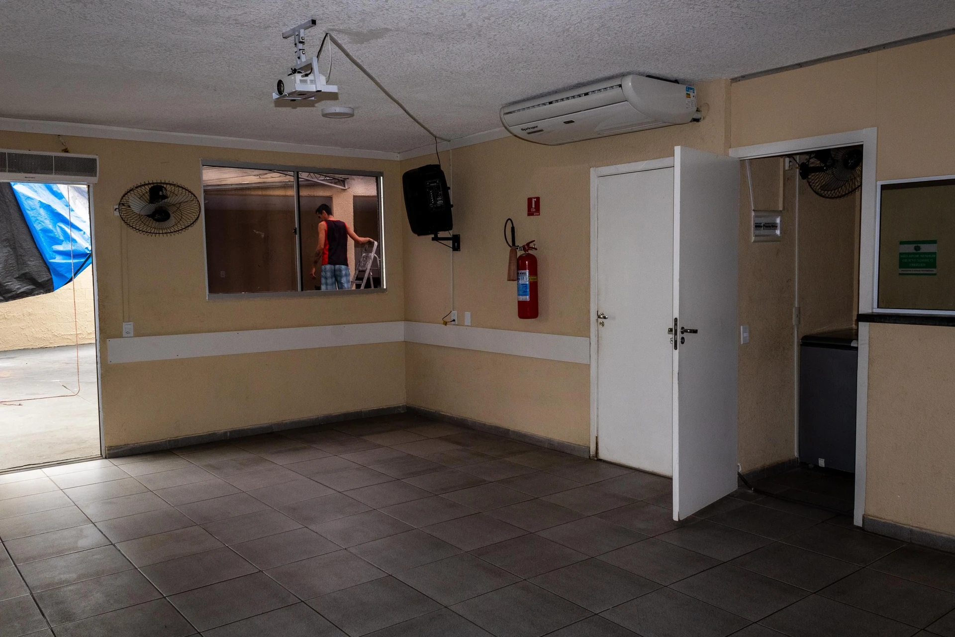 2-bedroom rental apartment with a balcony — photo 40