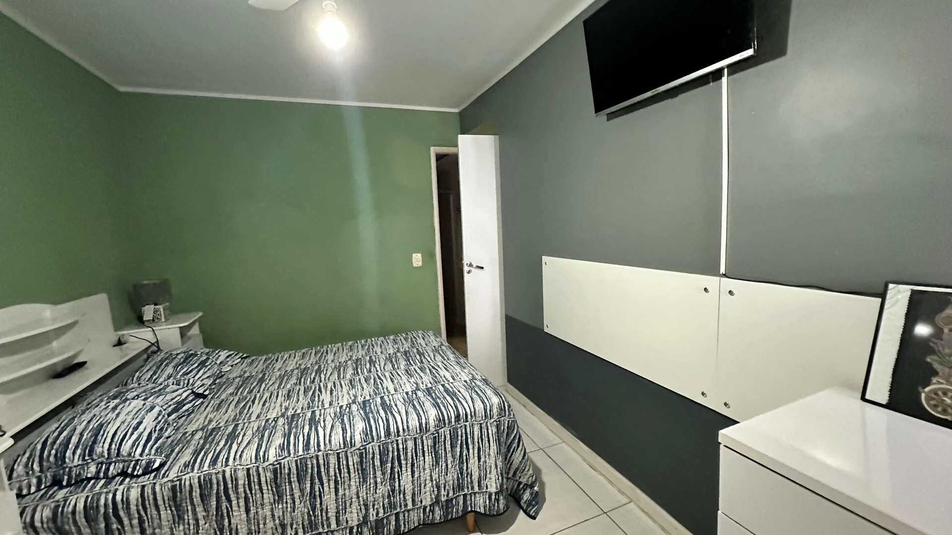 Furnished 2-bedroom apartment with open-plan kitchen — photo 13