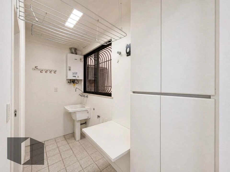 Apartment with air conditioning and 4 bedrooms — photo 25