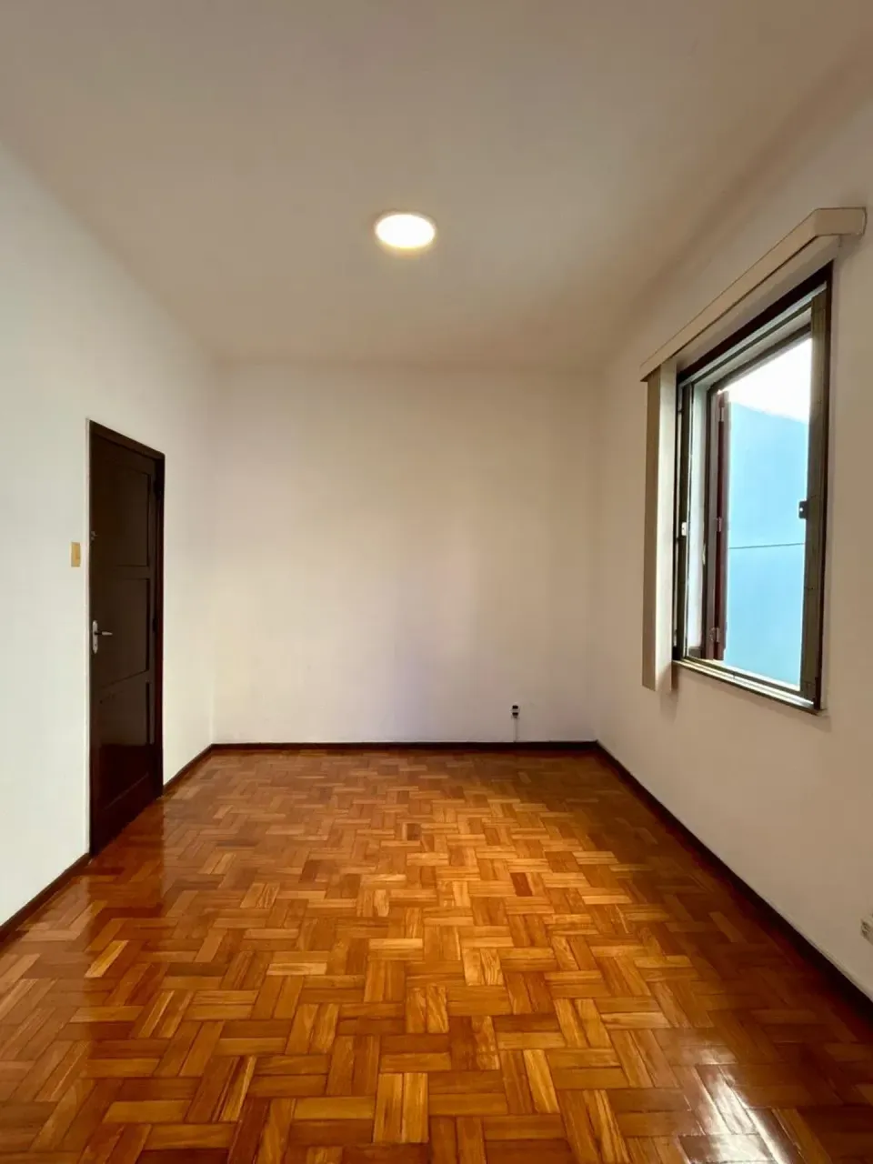 Unfurnished apartment with 3 bedrooms and closed kitchen — photo 7