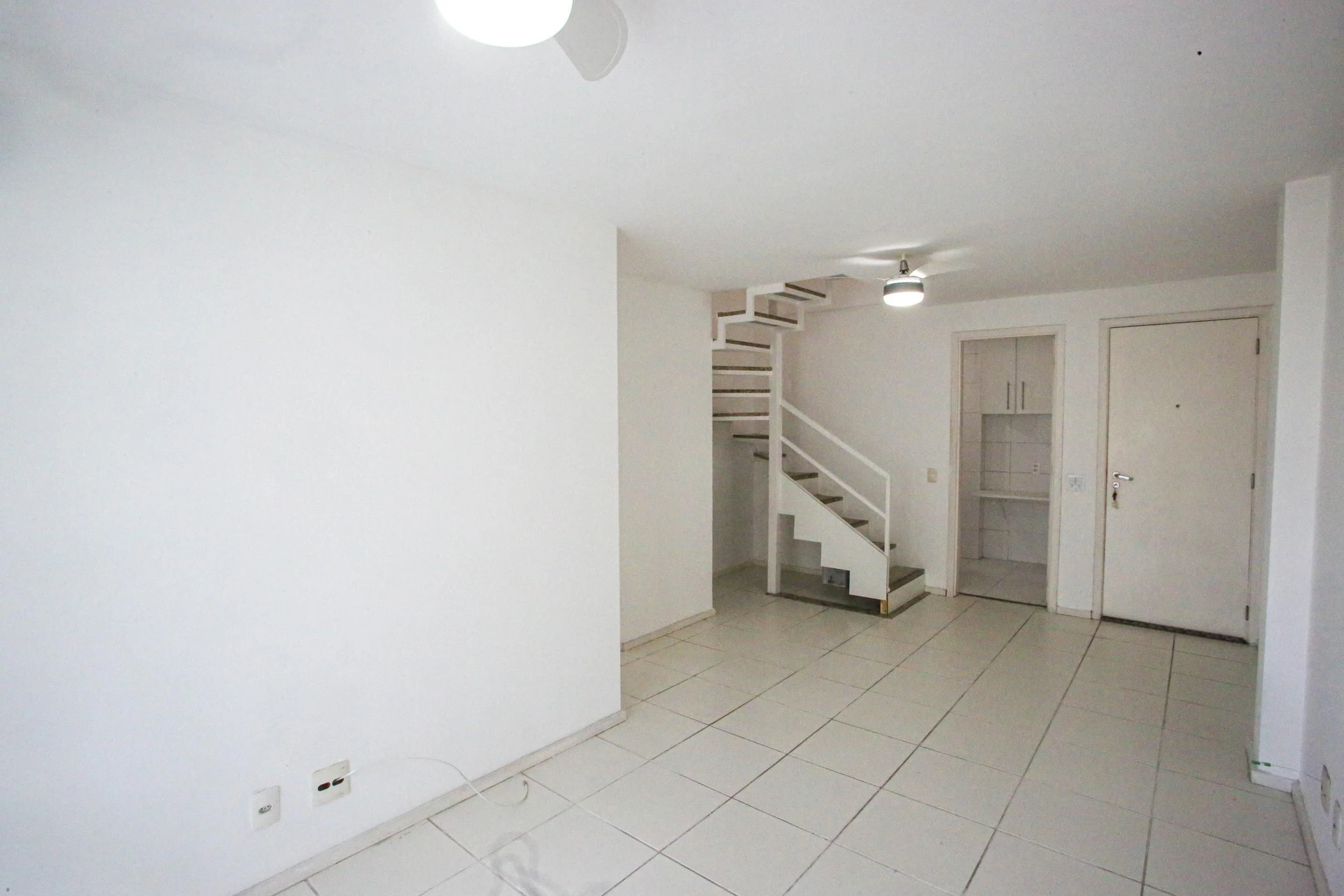 Glass-enclosed balcony in a 3-bedroom apartment, 131 m² — photo 7