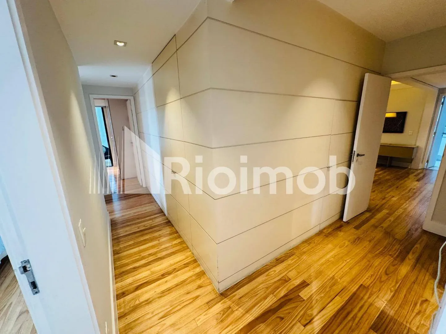 Unfurnished apartment with 5 bedrooms and 5 bathrooms — photo 17