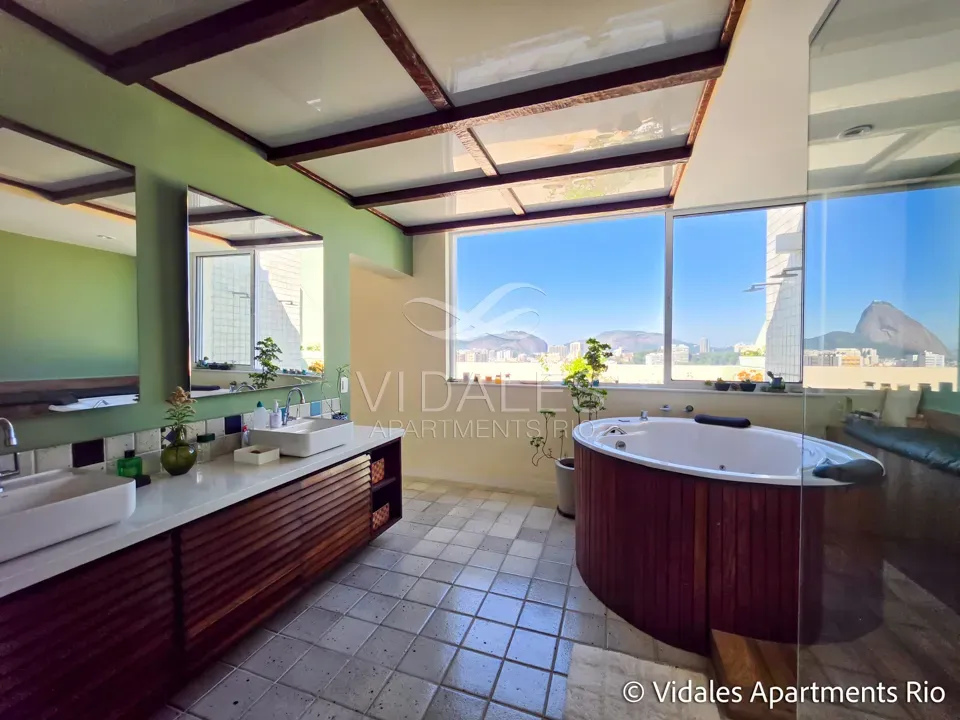 Furnished 715 m² apartment with 4 en-suite bedrooms — photo 103
