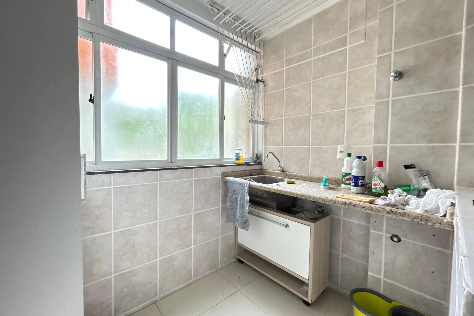 Glass-enclosed balcony in a 3-bedroom apartment, 108 m² — photo 28