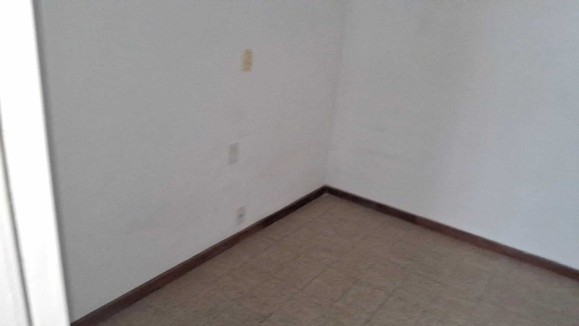 Unfurnished house with 6 bedrooms and private garden — photo 34