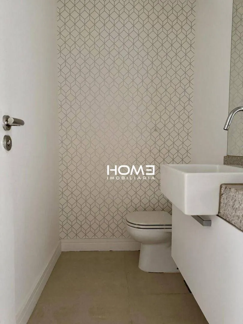Home office in a 3-bedroom apartment, 155 m² — photo 47