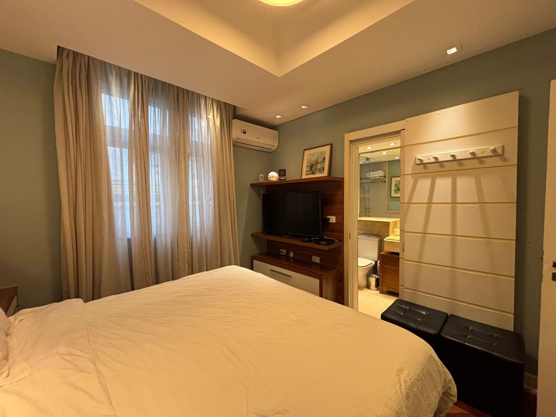 Furnished 1-bedroom apartment with 2 bathrooms — photo 9