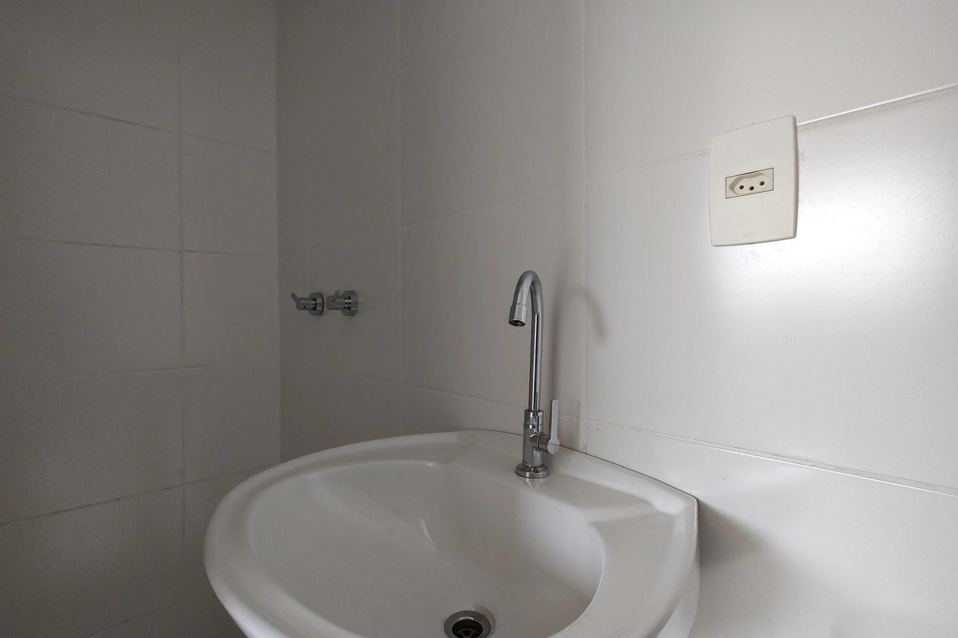 Apartamento sem mobília com 2 quartos e varanda — photo 37