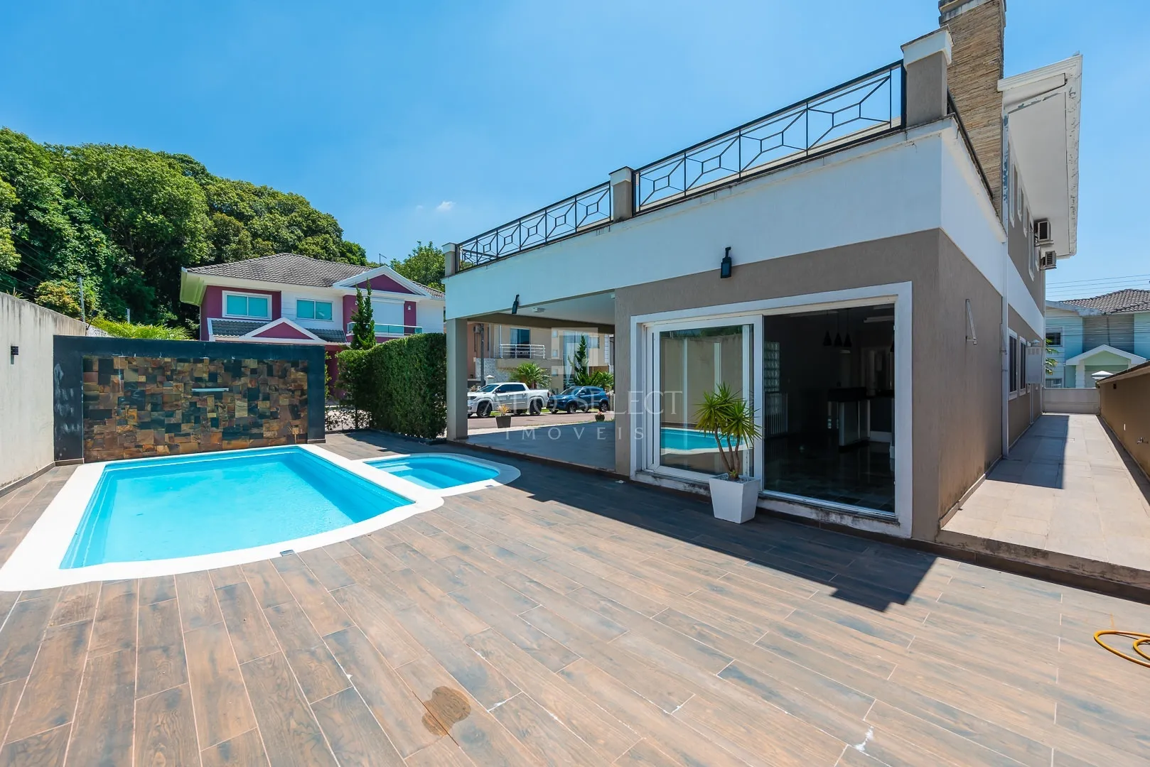 Furnished house, 305 m², with a bathtub — photo 78