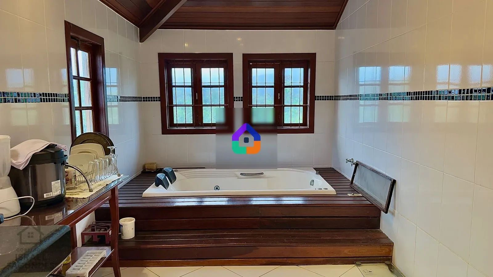 Furnished 605 m² house with 6 bedrooms and 15 parking — photo 9