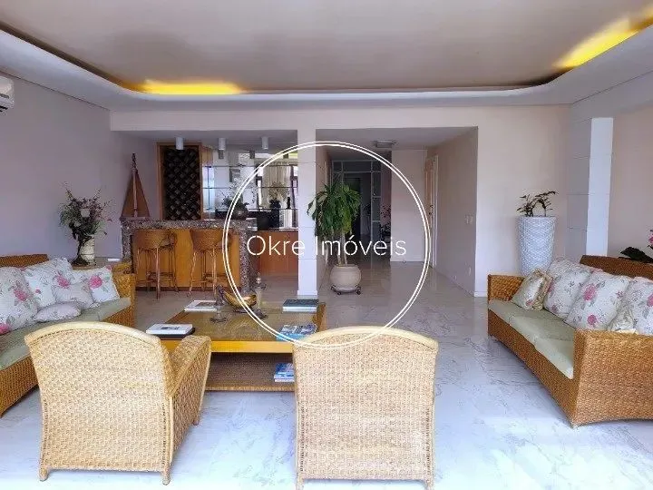 Apartment with 4 bedrooms and built-in wardrobes — photo 10