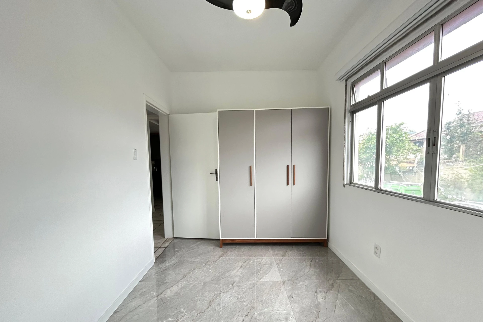 Furnished apartment, 86 m², with a walk-in closet — photo 5