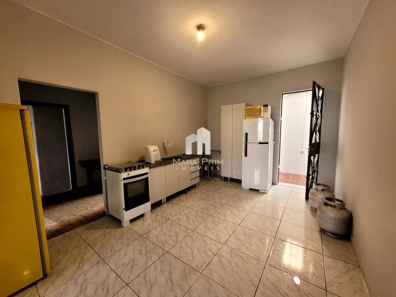 Casa mobiliada com 03 dormitórios e cozinha a gás — photo 2