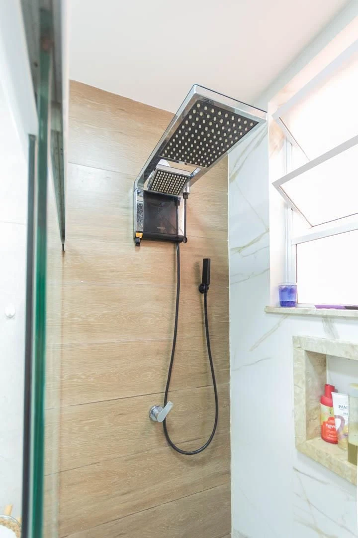 One-bedroom apartment with a washing machine — photo 2