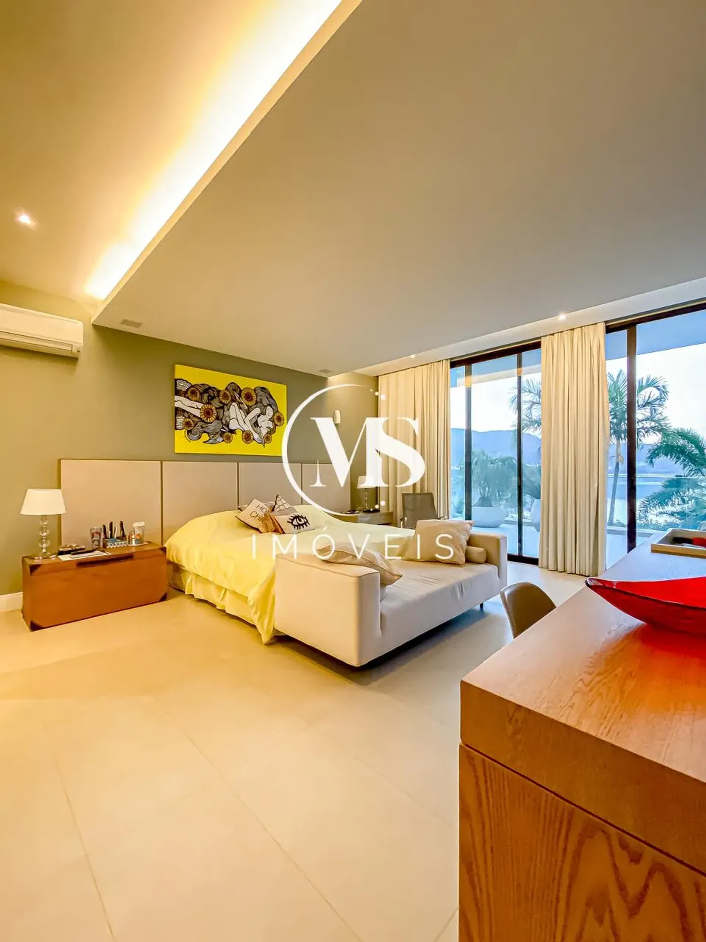 Jacuzzi in a 5-bedroom house, 780 m² — photo 16