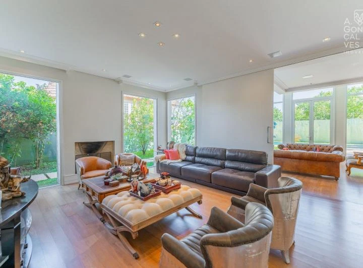 House with 5 bedrooms and 905 m² plus 6 parking spots — photo 8