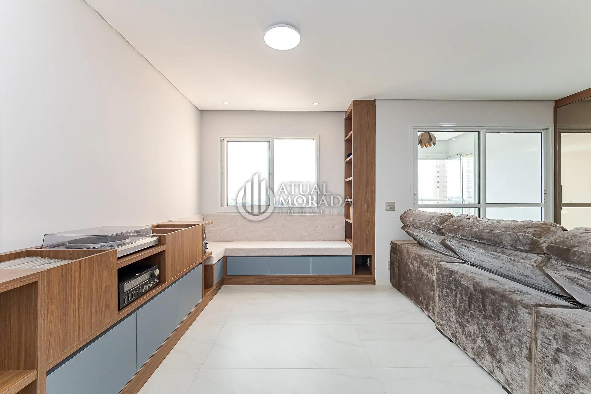Furnished 2-bedroom apartment with open-plan kitchen — photo 13