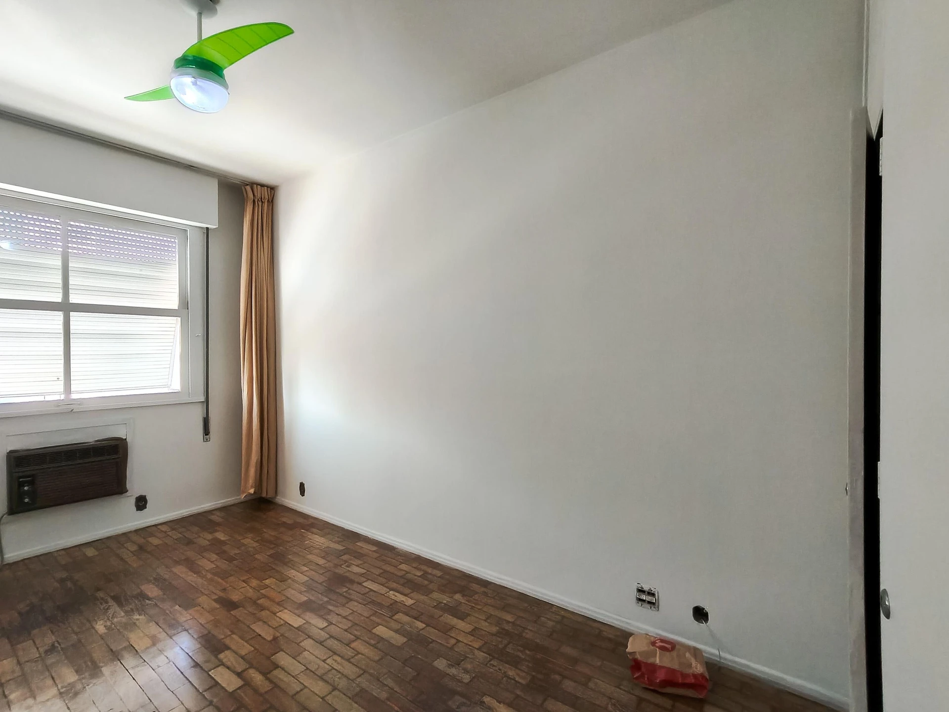 Furnished 4-bedroom apartment with 3 bathrooms — photo 42