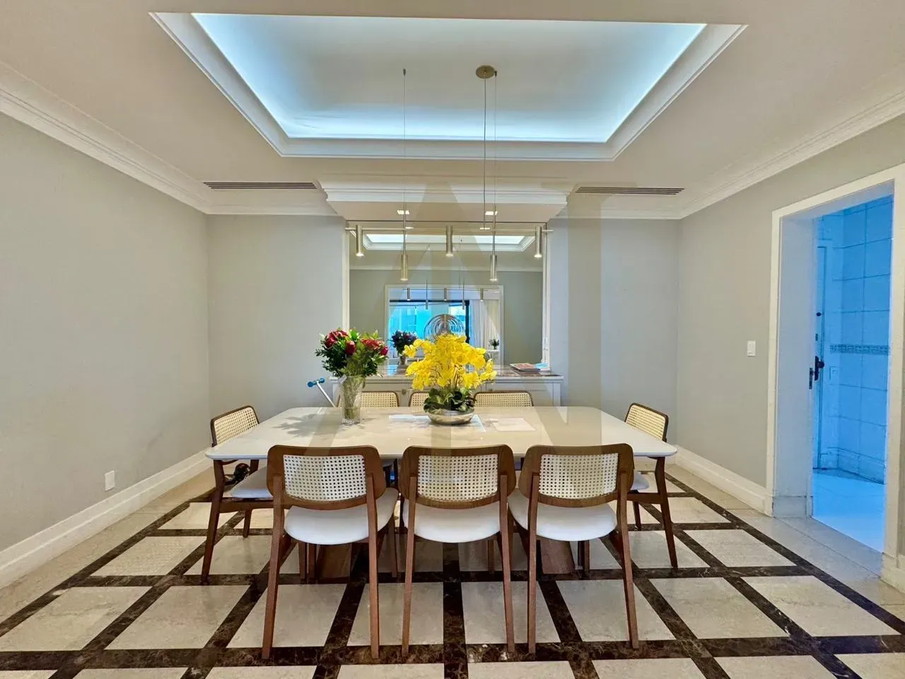 Furnished apartment with 4 bedrooms and 5 bathrooms — photo 9