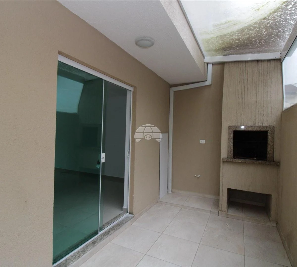 3-bedroom house with a bathtub in Curitiba — photo 4