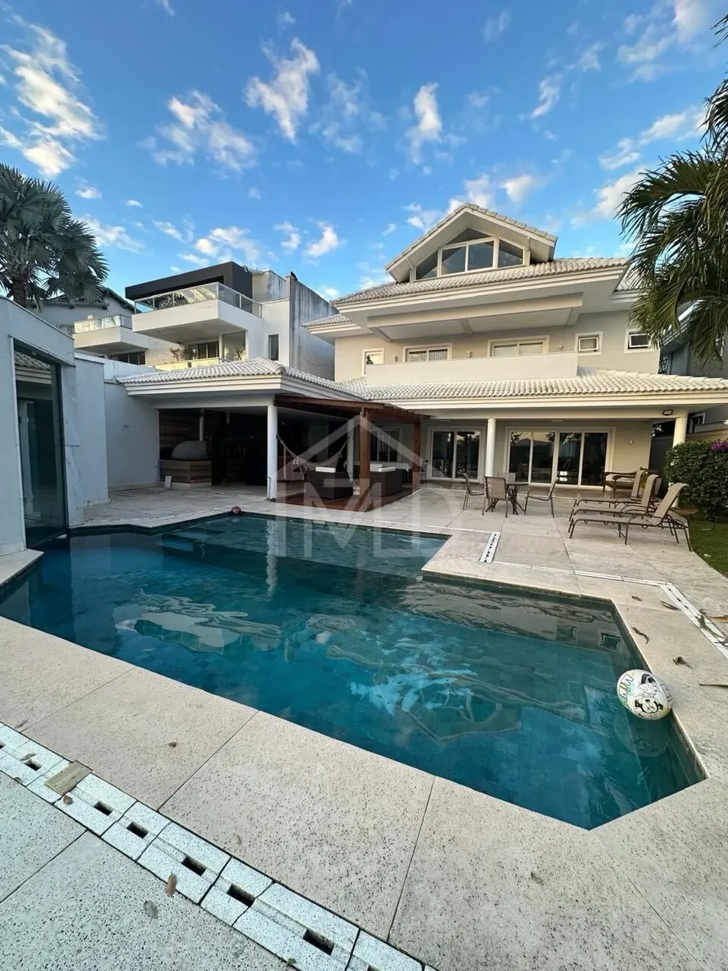 House with 4 suites, open-plan kitchen, 650 m² — photo 18