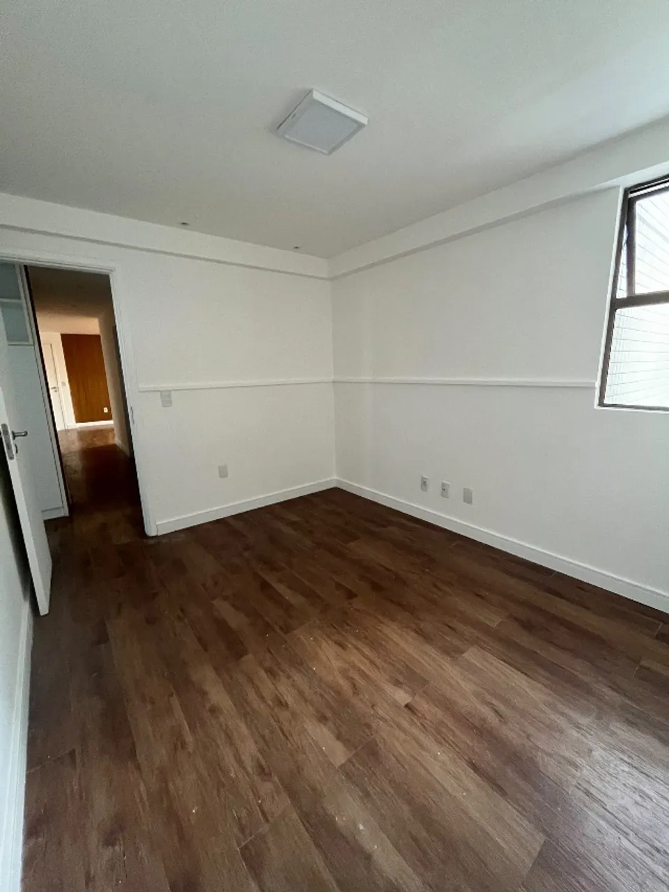 4-bedroom apartment with a walk-in closet — photo 16
