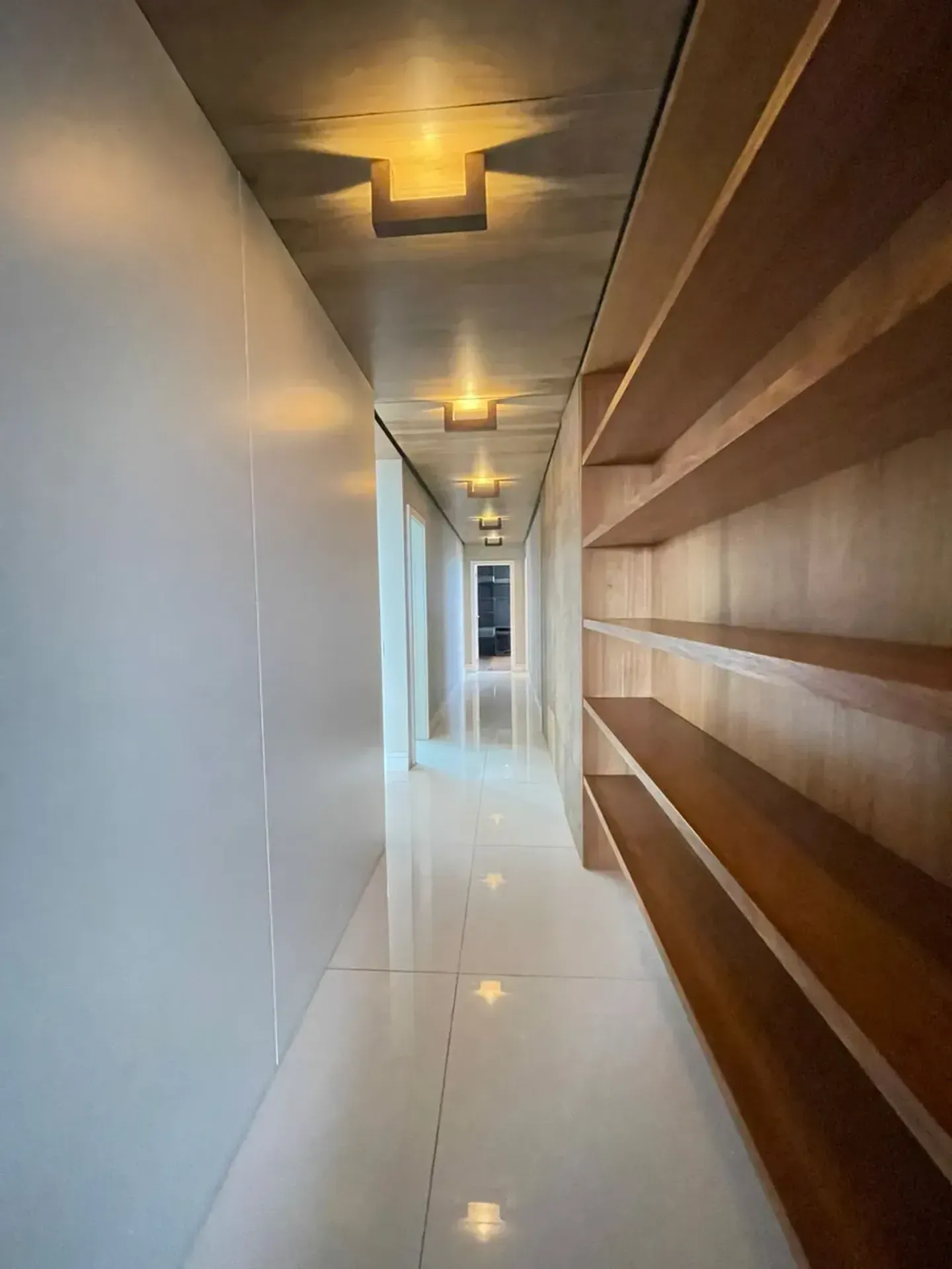 Furnished 3-bedroom apartment with glassed balcony — photo 28