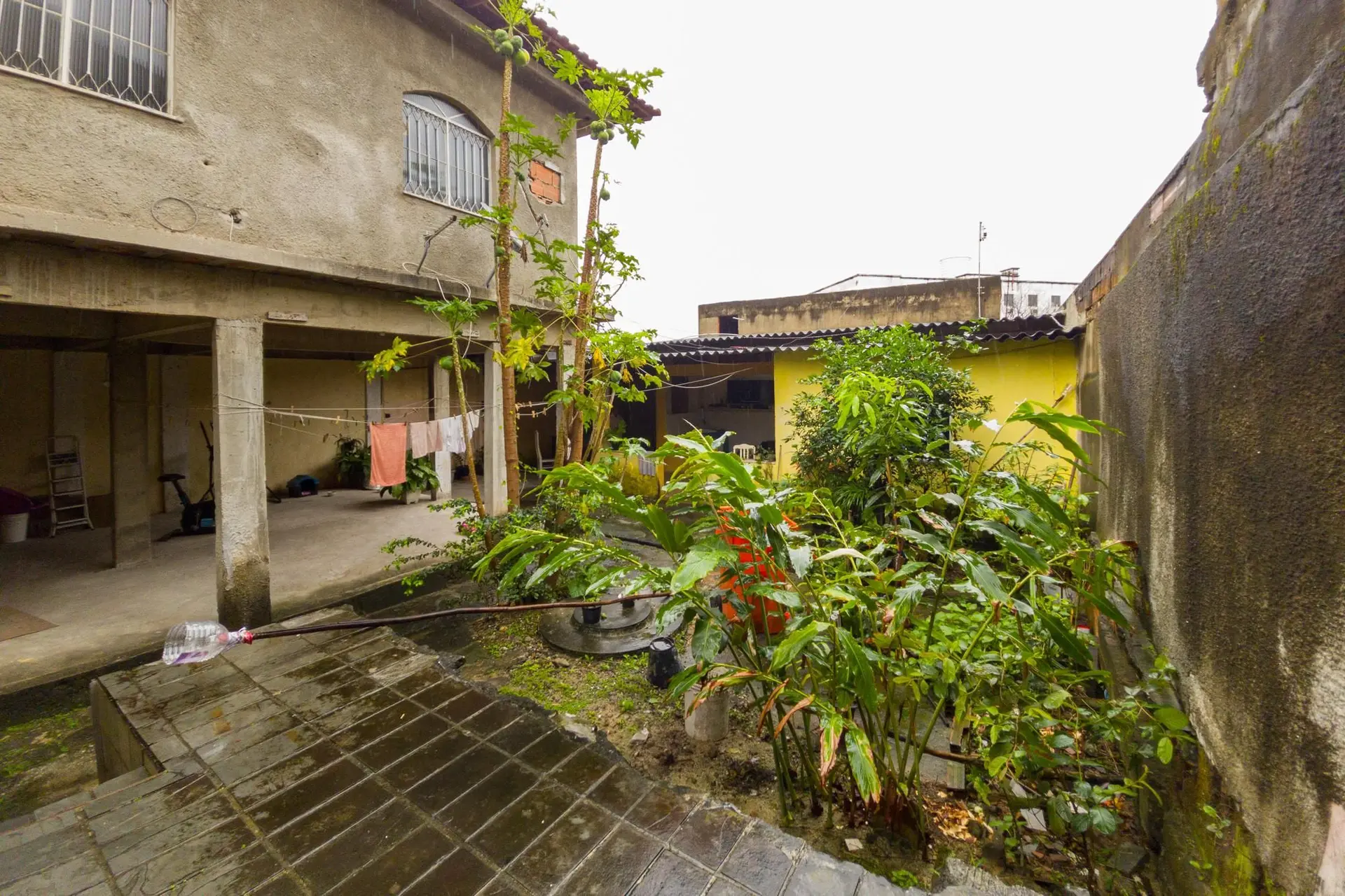 360 m² house with a home office and a garden — photo 47