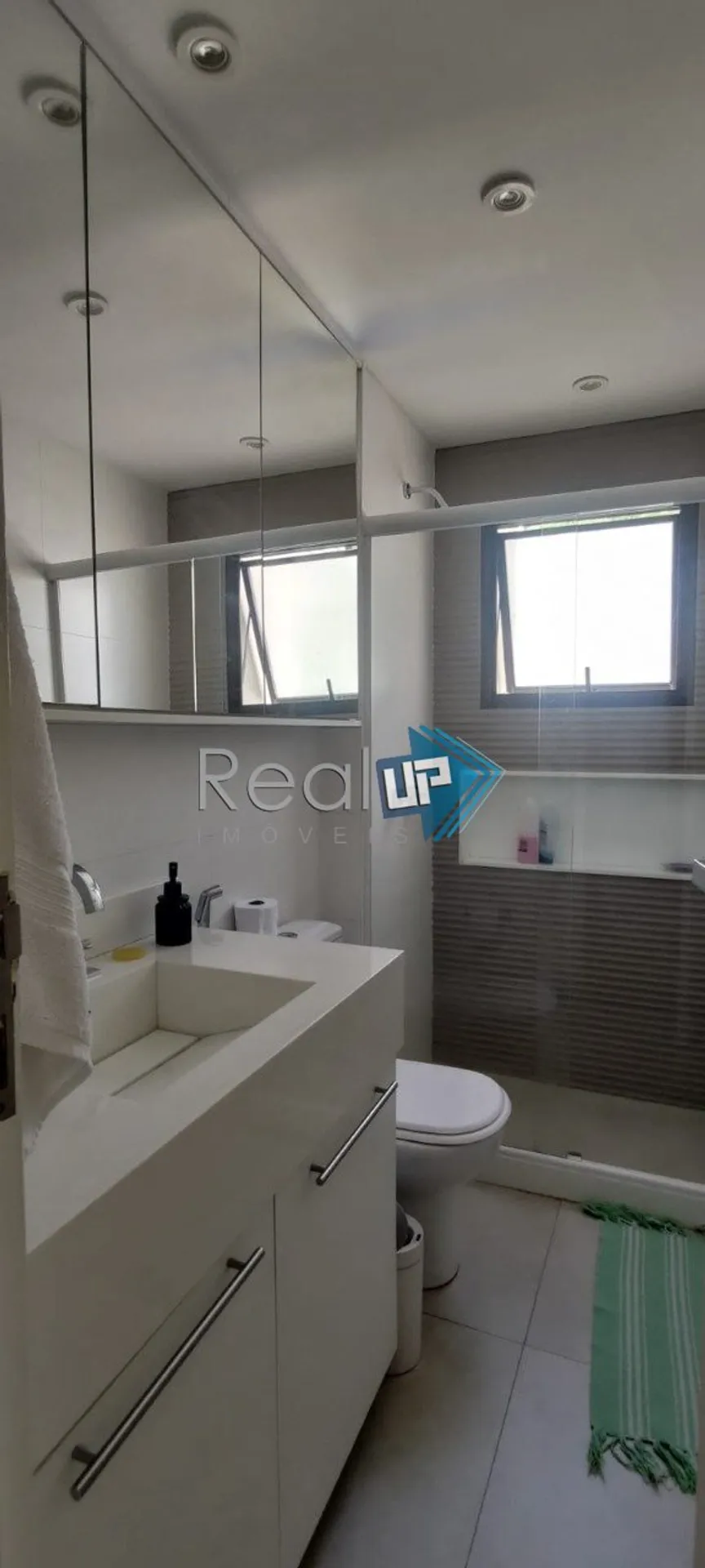 Unfurnished apartment with 3 bedrooms and a glazed balcony — photo 13