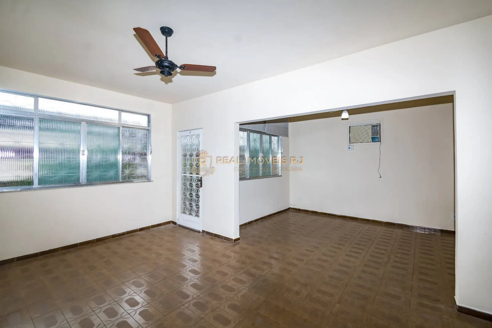 Unfurnished house with 3 bedrooms and 5 bathrooms — photo 2