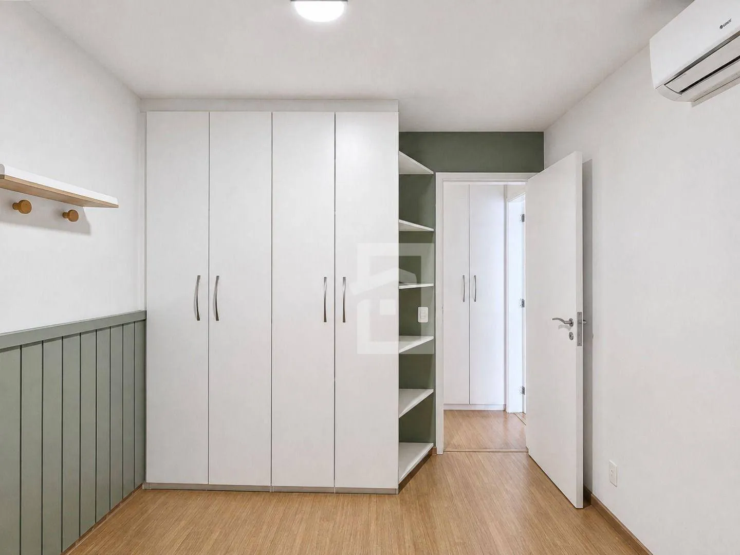 210 m² apartment with 3 bedrooms and glassed balcony — photo 7