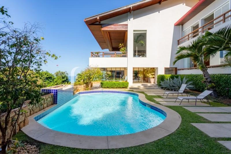 Furnished 1200 m² house with a balcony and 6 bedrooms — photo 49