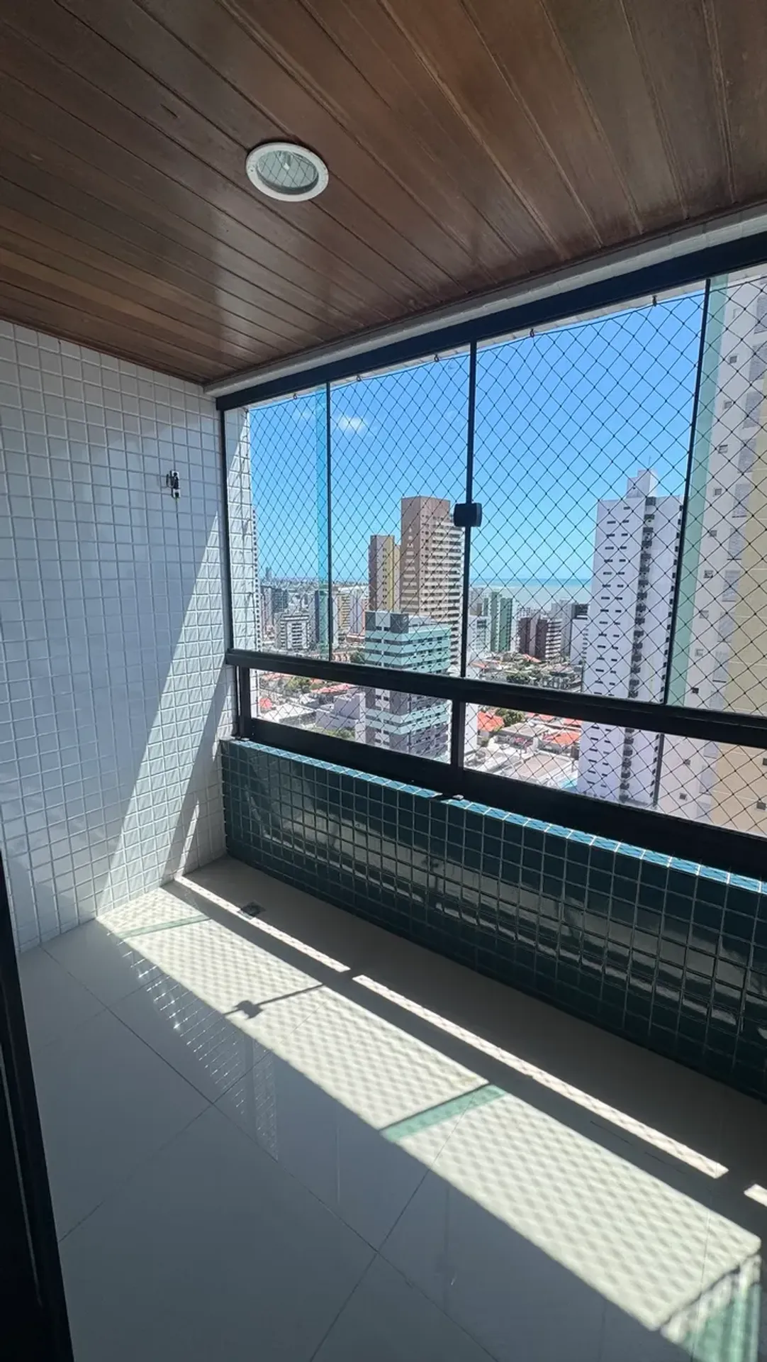 Квартира 70 м² с видом на воду и рабочим местом