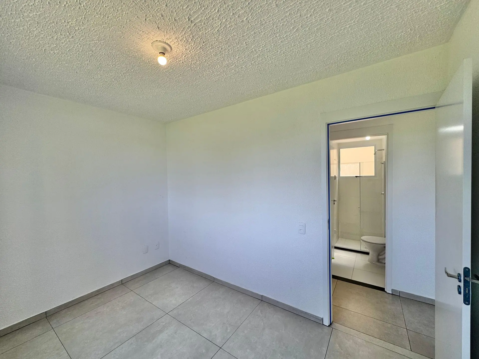 Unfurnished apartment with closed kitchen and 2 bedrooms — photo 19
